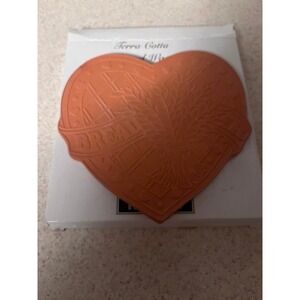 nib Hometrends heart-shaped terra cotta bread warmer with floral design